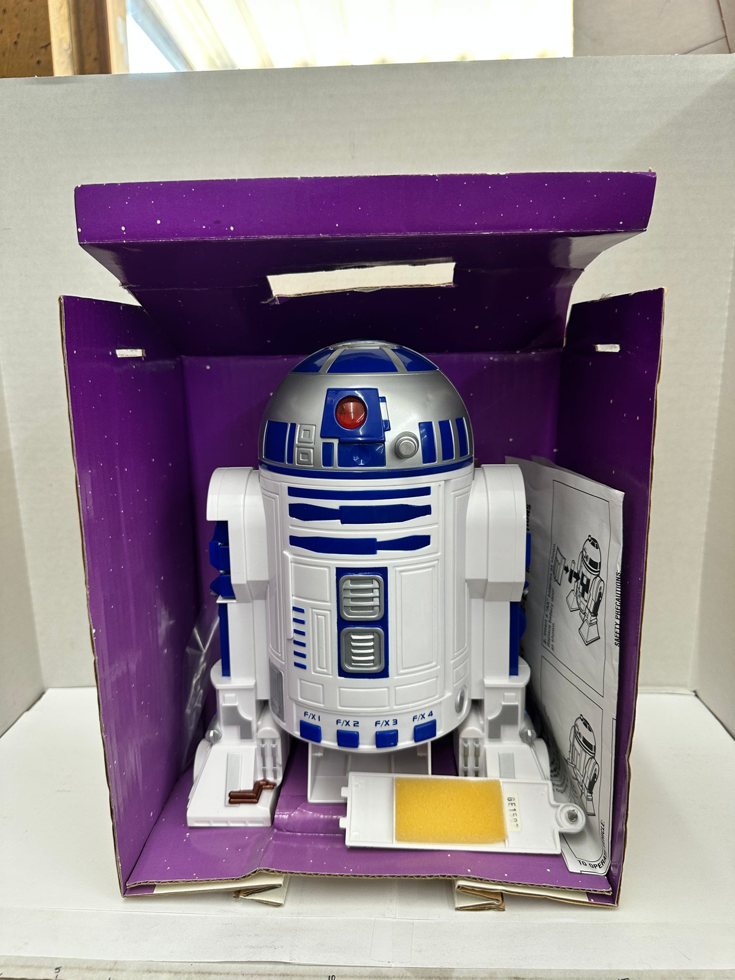 Star Wars R2-D2 Data Droid Cassette Player 88-083 Tiger Electronics Inc. 1997