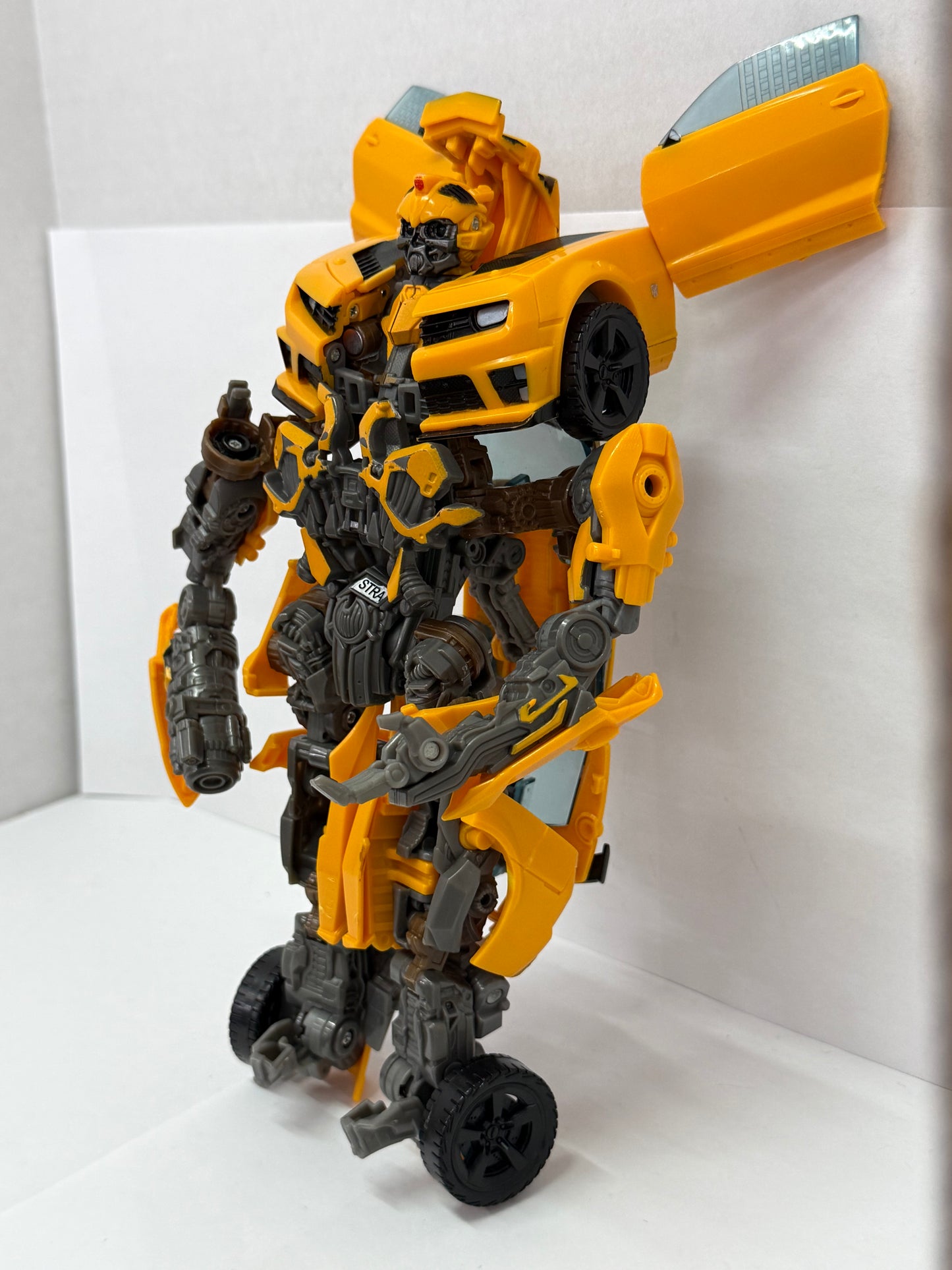 2011 Hasbro Transformers Dark Of The Moon Leader Class Bumblebee  Figure