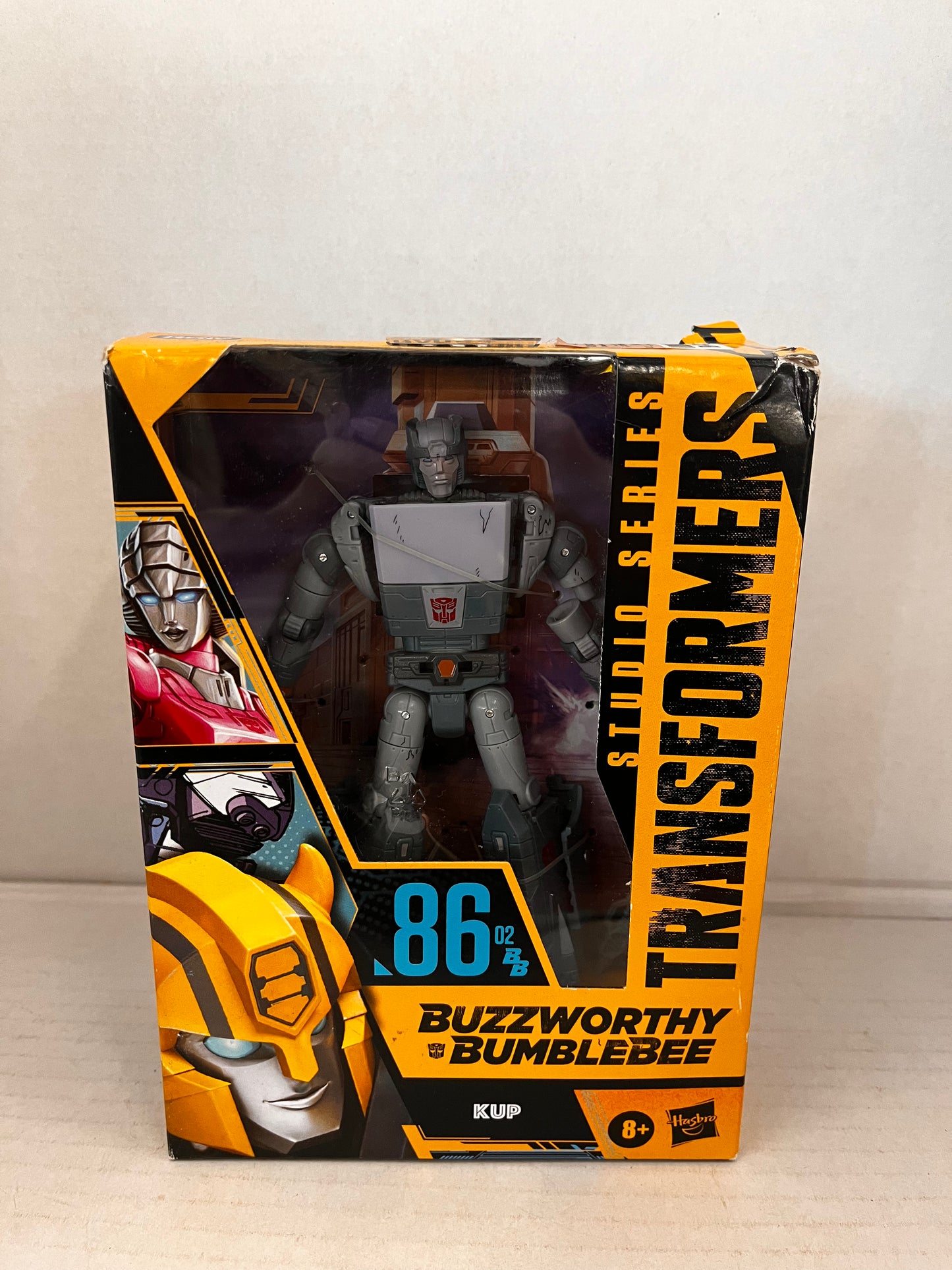 Hasbro Studio Series 86-02 |Buzzworthy Bumblebee| Kup Transformers Action Figure