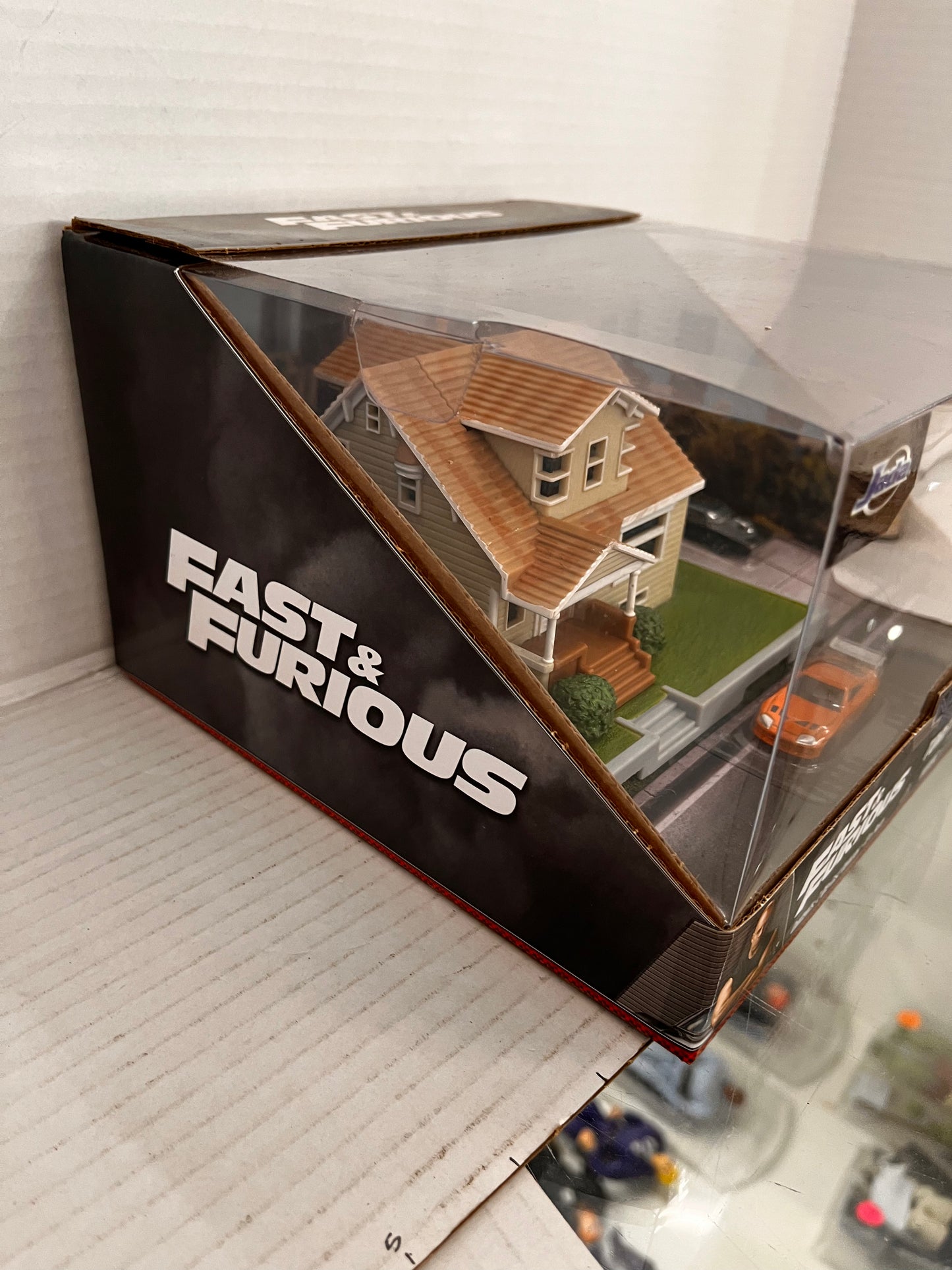 Jada Toys Fast & Furious  Toretto's House Display Nano With 2 Diecast Cars