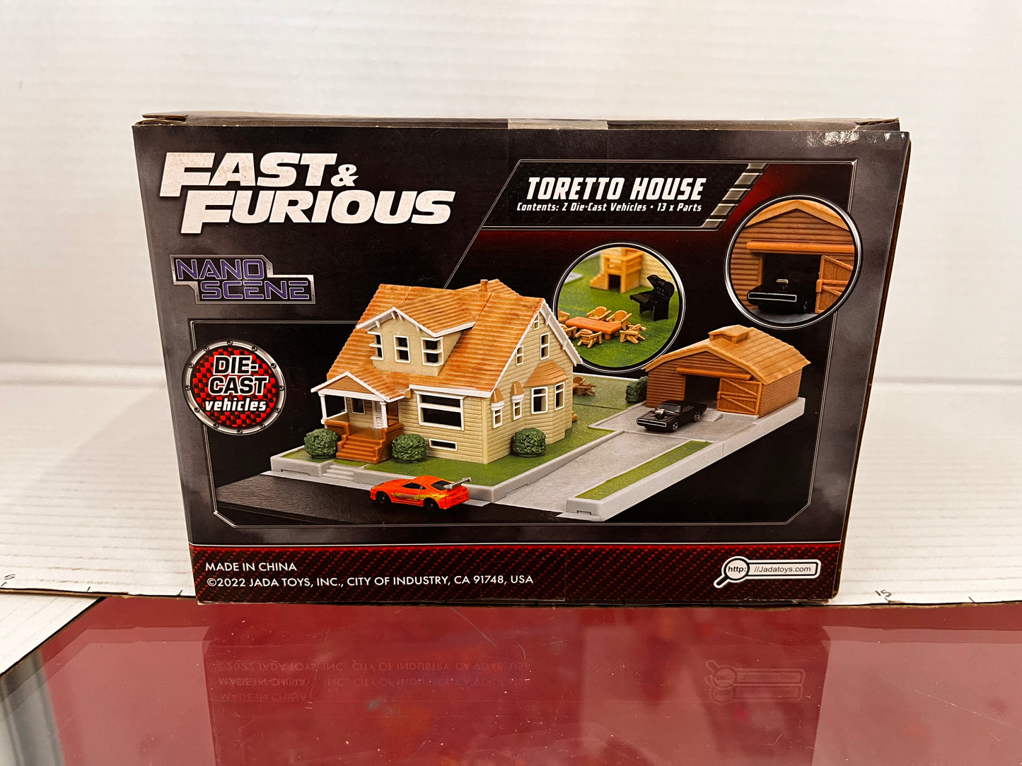 Jada Toys Fast & Furious  Toretto's House Display Nano With 2 Diecast Cars