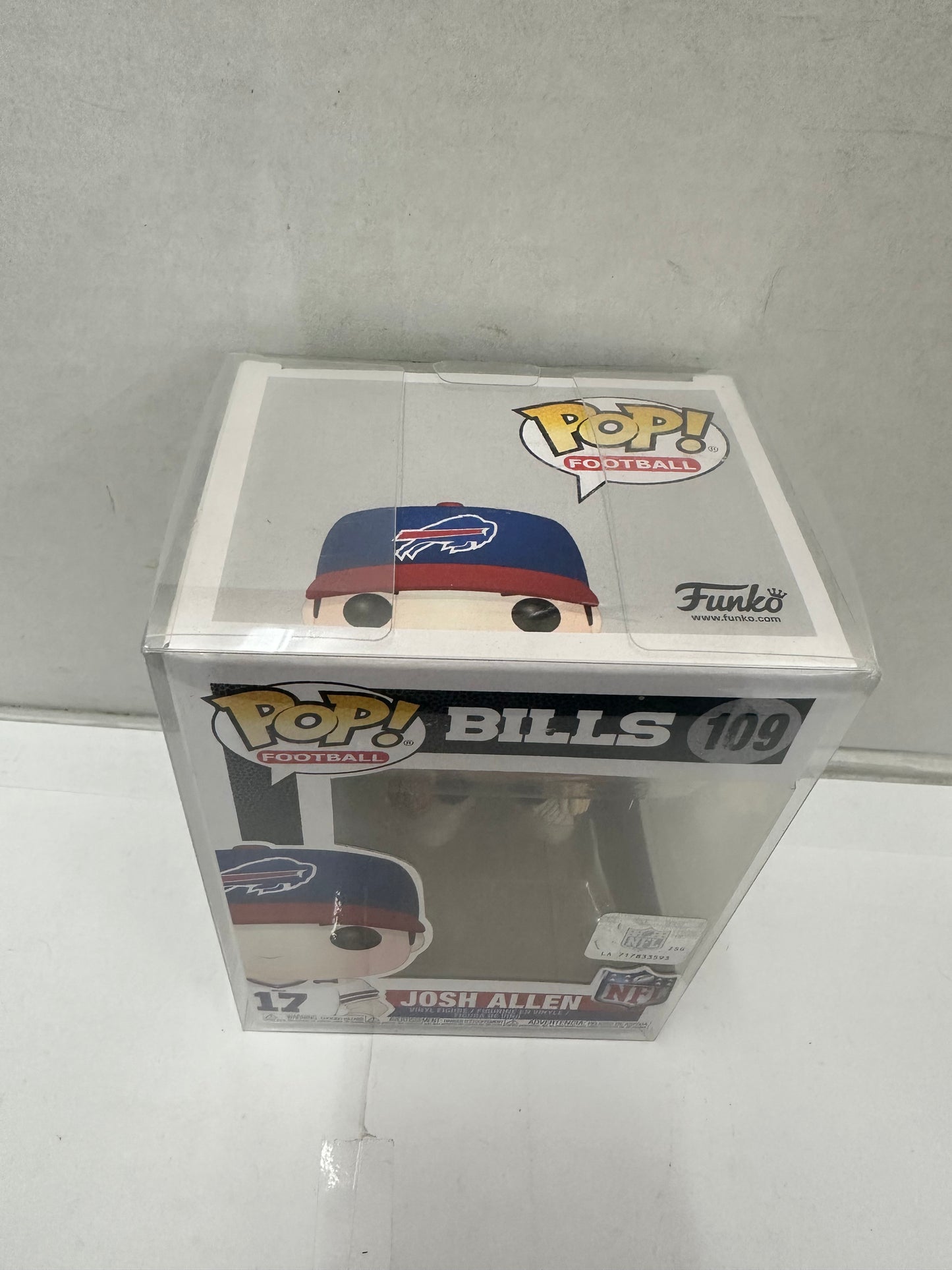 Funko Pop! Vinyl: Josh Allen #109 *Buffalo Bills* W/ Pop Protector