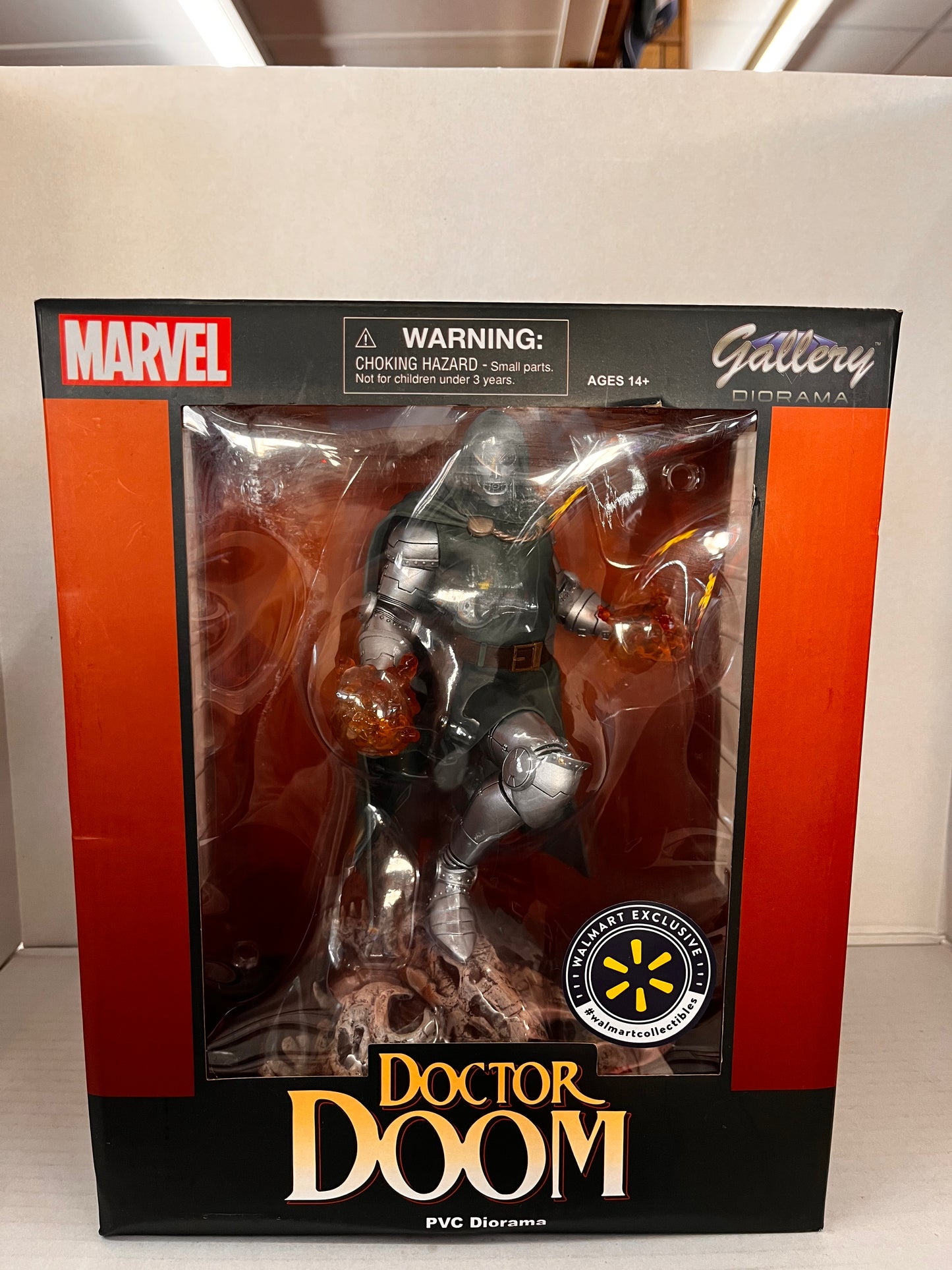 MARVEL Gallery DIORAMA Doctor Doom Statue Diamond Select Toys