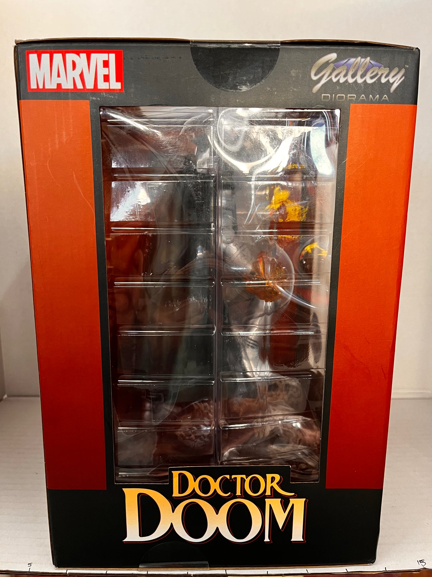 MARVEL Gallery DIORAMA Doctor Doom Statue Diamond Select Toys