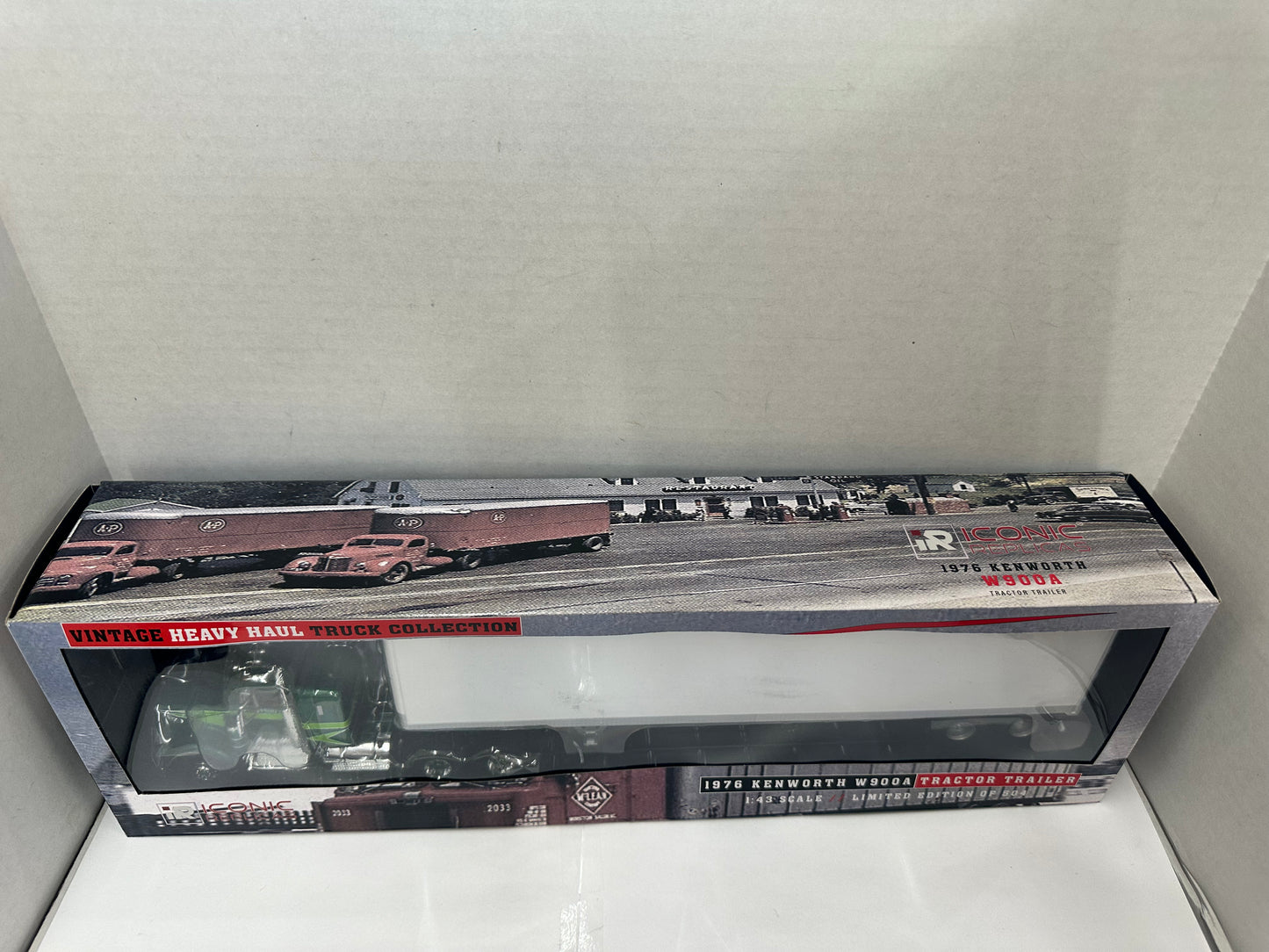 1976 KENWORTH W900A W/BOX TRAILER GREEN 1/43 DIECAST BY ICONIC REPLICAS 43-0591