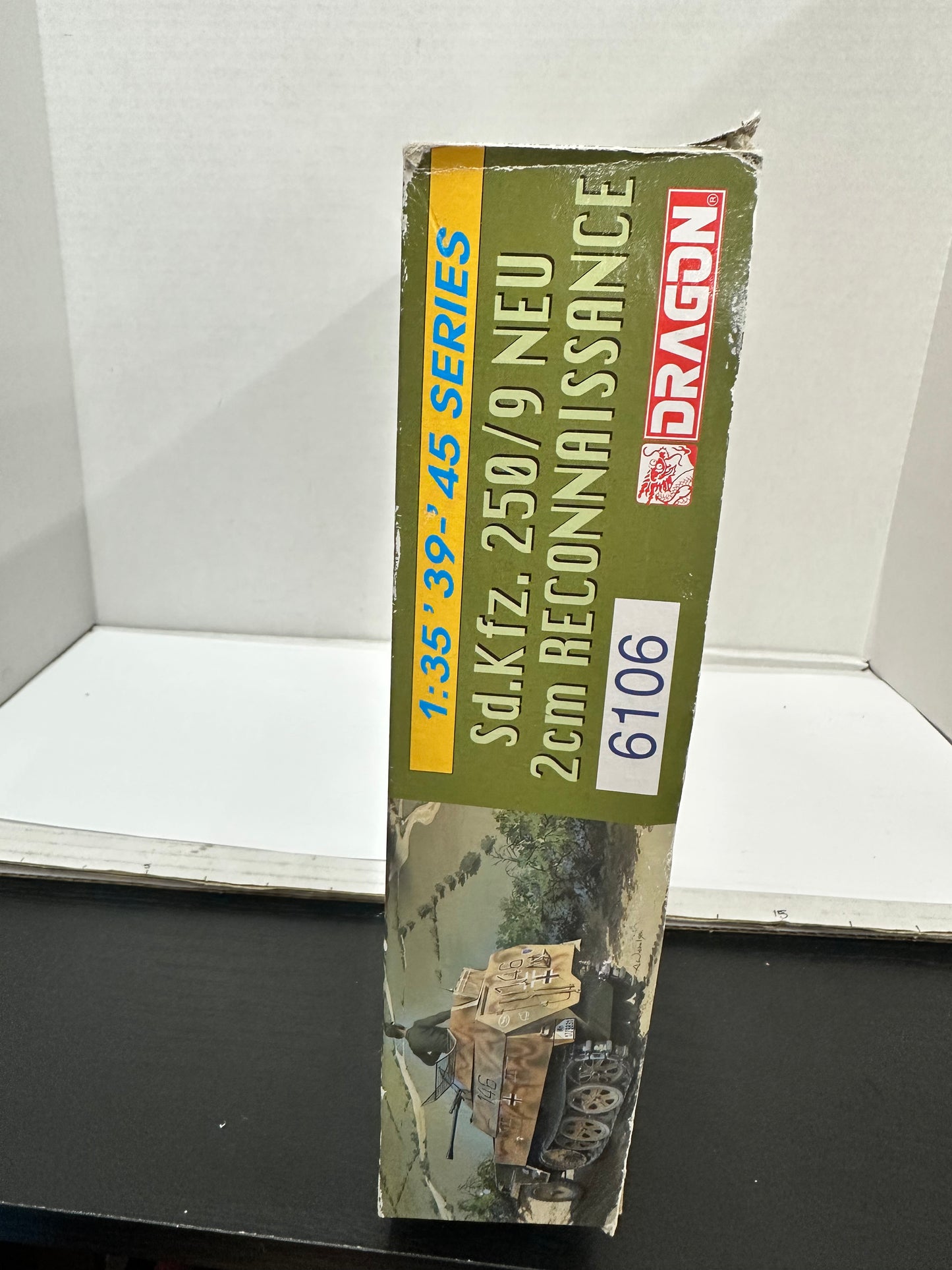 Dragon -WWII German Sd.Kfz.250/9 NEU 2cm Reconnaissance, 1/35 Model Kit Open Box