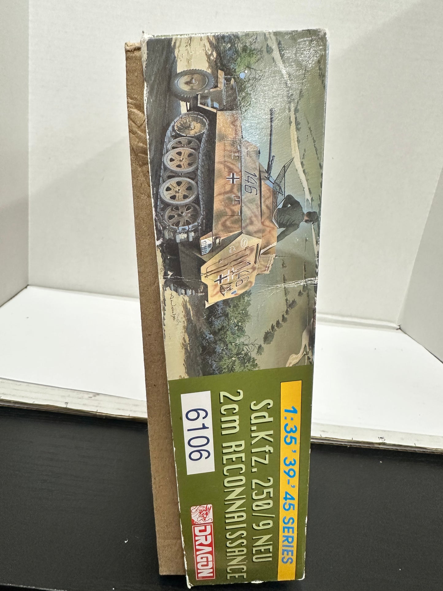 Dragon -WWII German Sd.Kfz.250/9 NEU 2cm Reconnaissance, 1/35 Model Kit Open Box