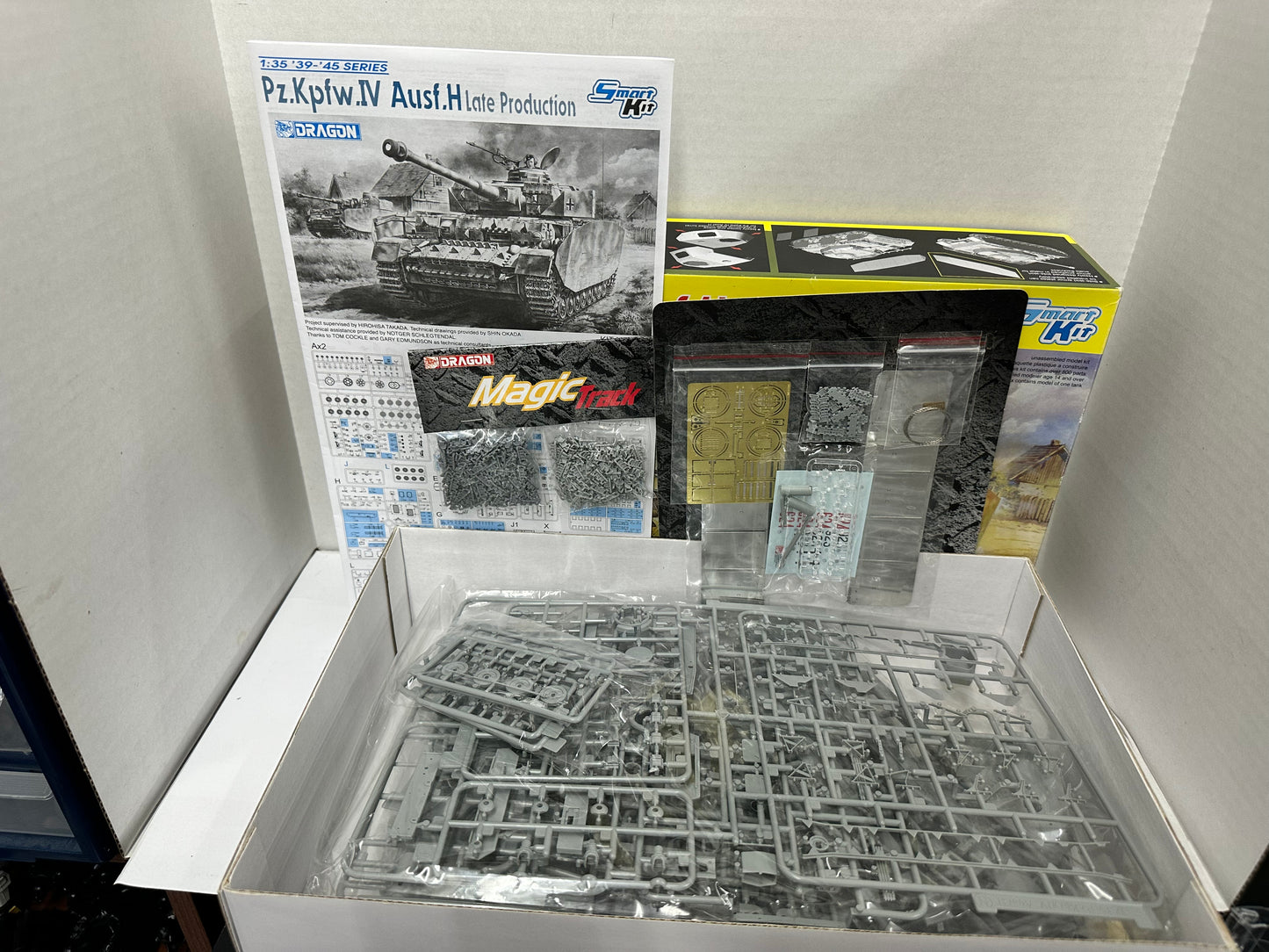 DRAGON 1/35 6300 Pz.Kpfw.IV Ausf.H Late Production New Open Box