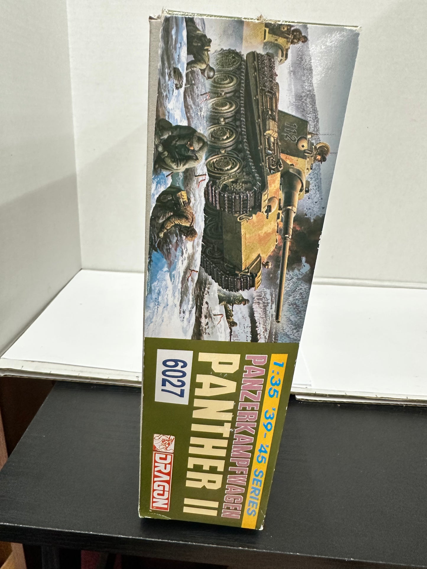 Dragon 1/35 Panzerkampfwagen Panther II German Tank Model Kit 6027 Open Box