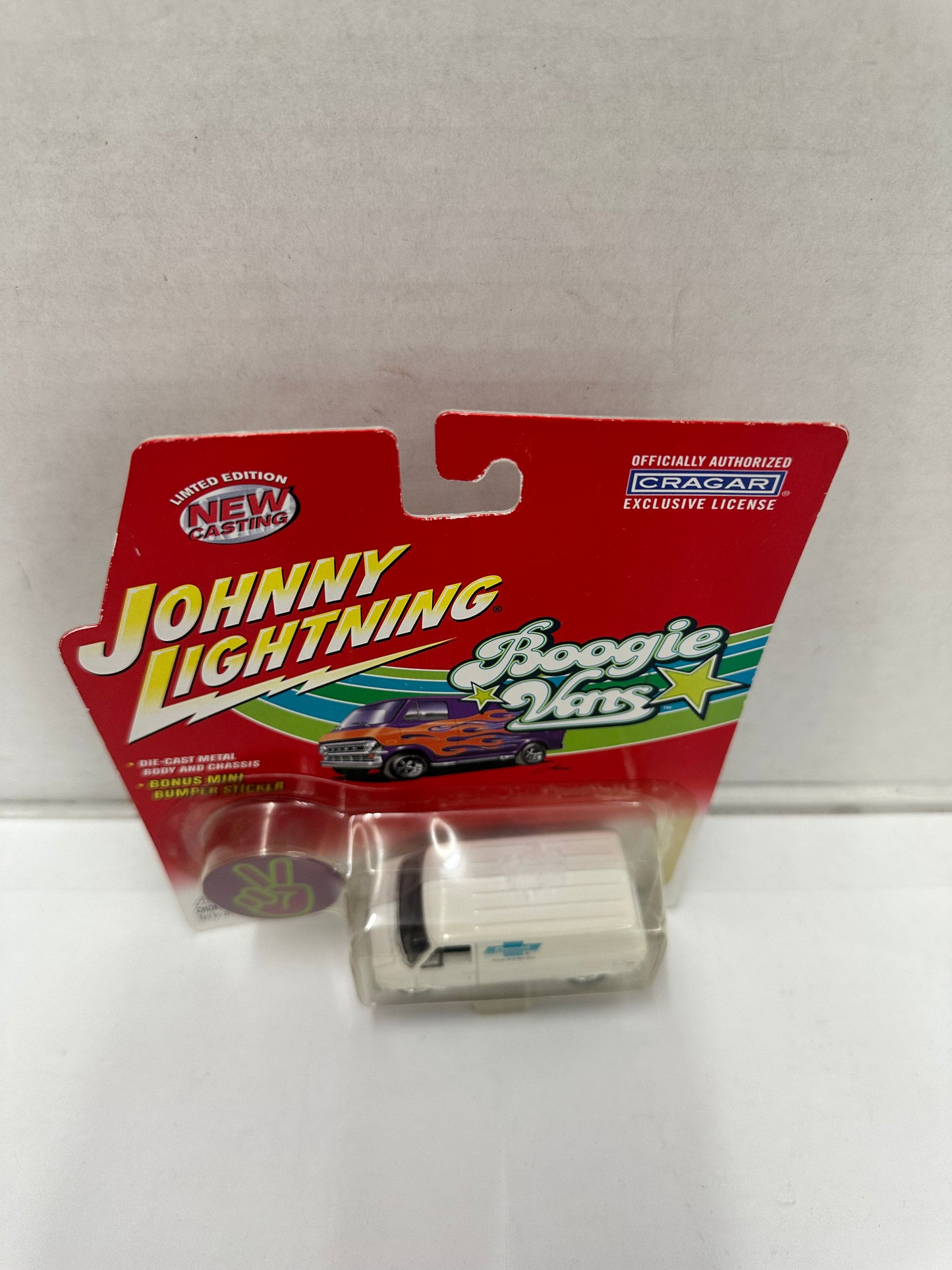 Johnny Lightning Boogie Vans 1977 Chevrolet G-20 1:64 Diecast Van White