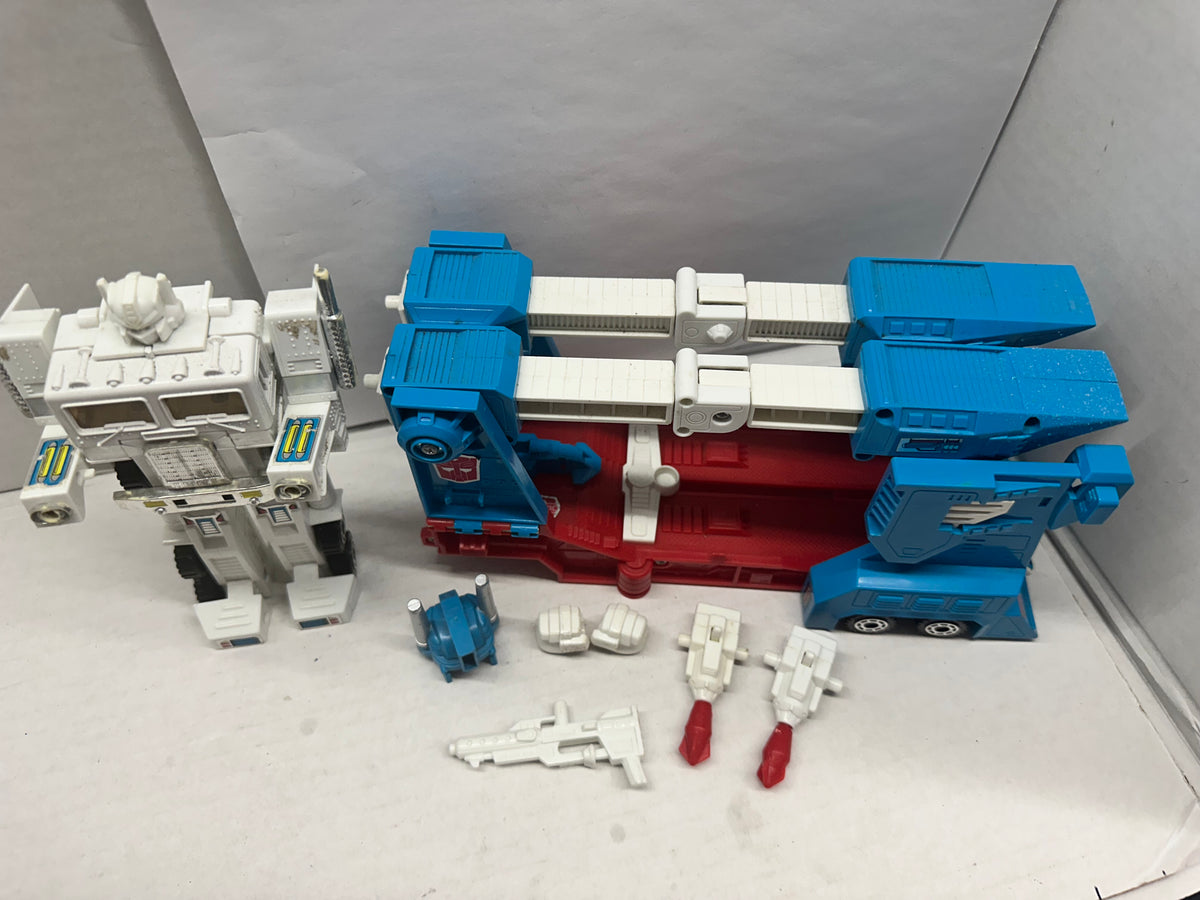 Vintage 1985 Hasbro Transformers G1 Ultra Magnus Autobot City Commander Loose