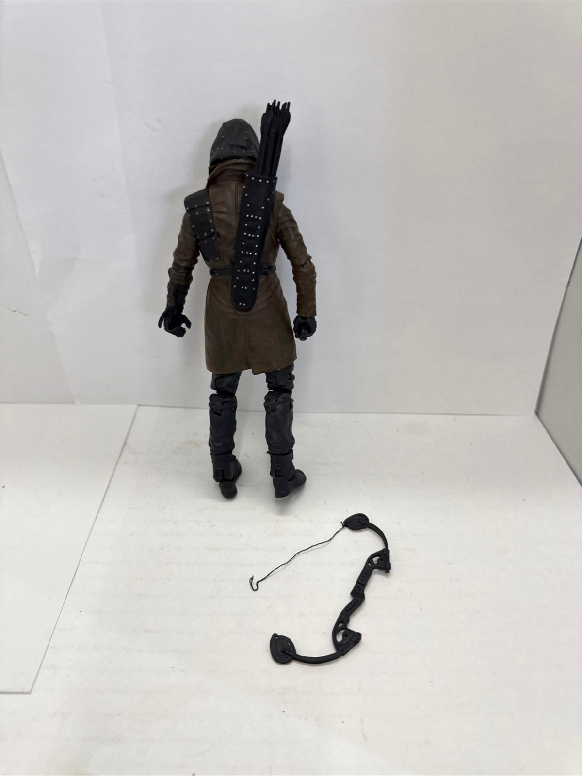 DC COLLECTIBLES ARROW TV DARK ARCHER ARROW Broken Bowstring/ Missing Arrow