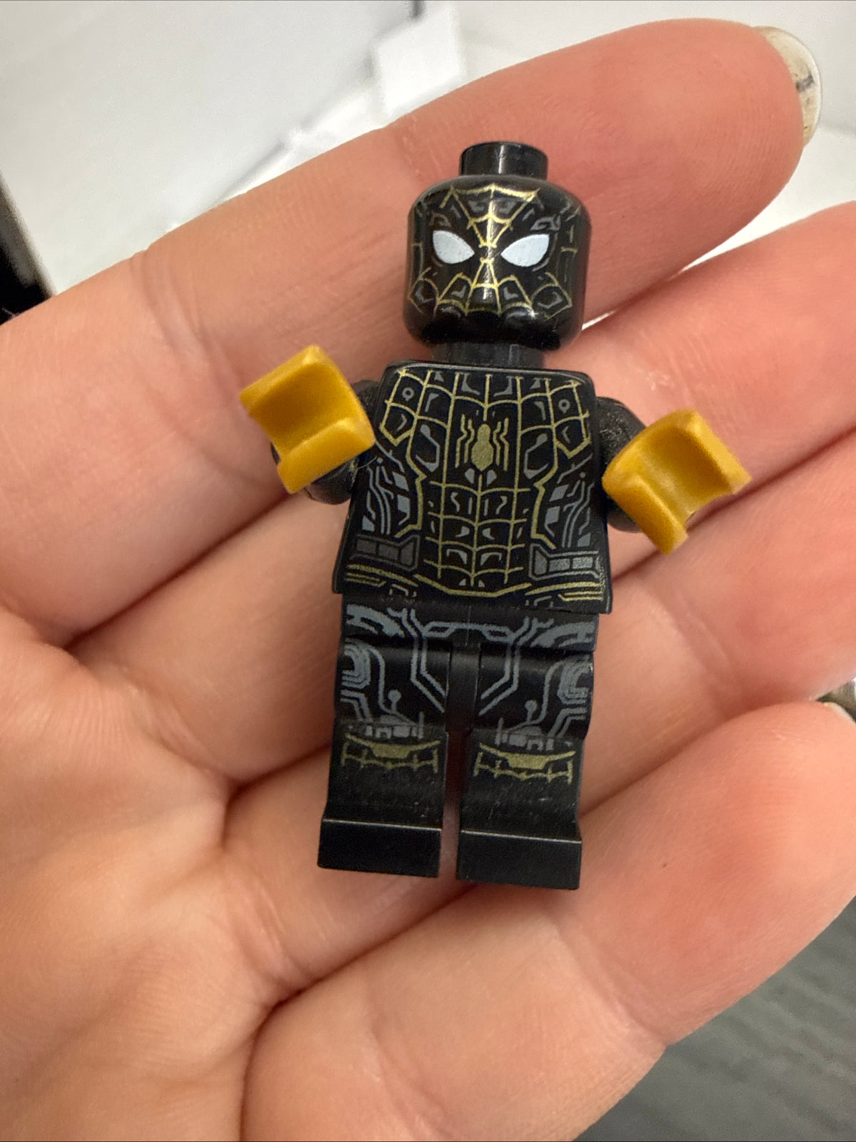 LEGO® Super Heroes Spider-Man Minifigure Black & Gold Suit Marvel 76195 sh0774