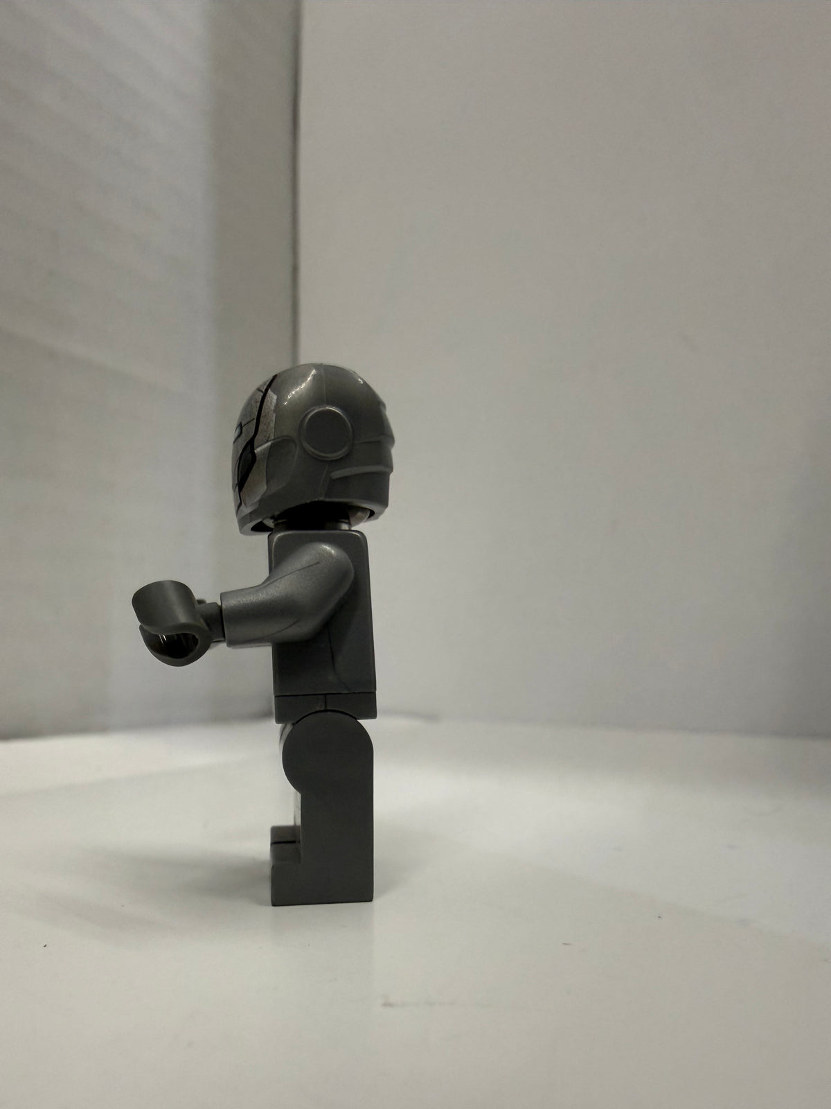 LEGO Marvel Minifigure Iron Man Mark 2 Armor Nice Condition sH0667