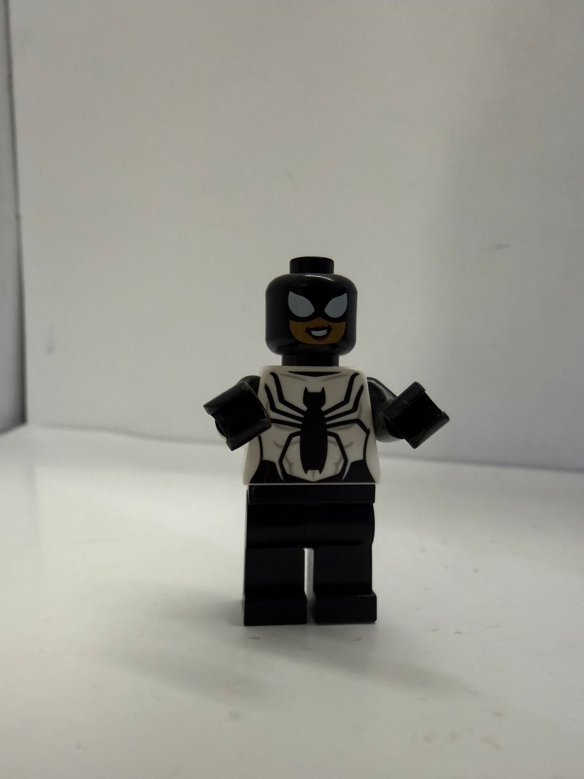 Lego Marvel Super Heroes Minifigure SH0615 Spider-Girl Black White 76148