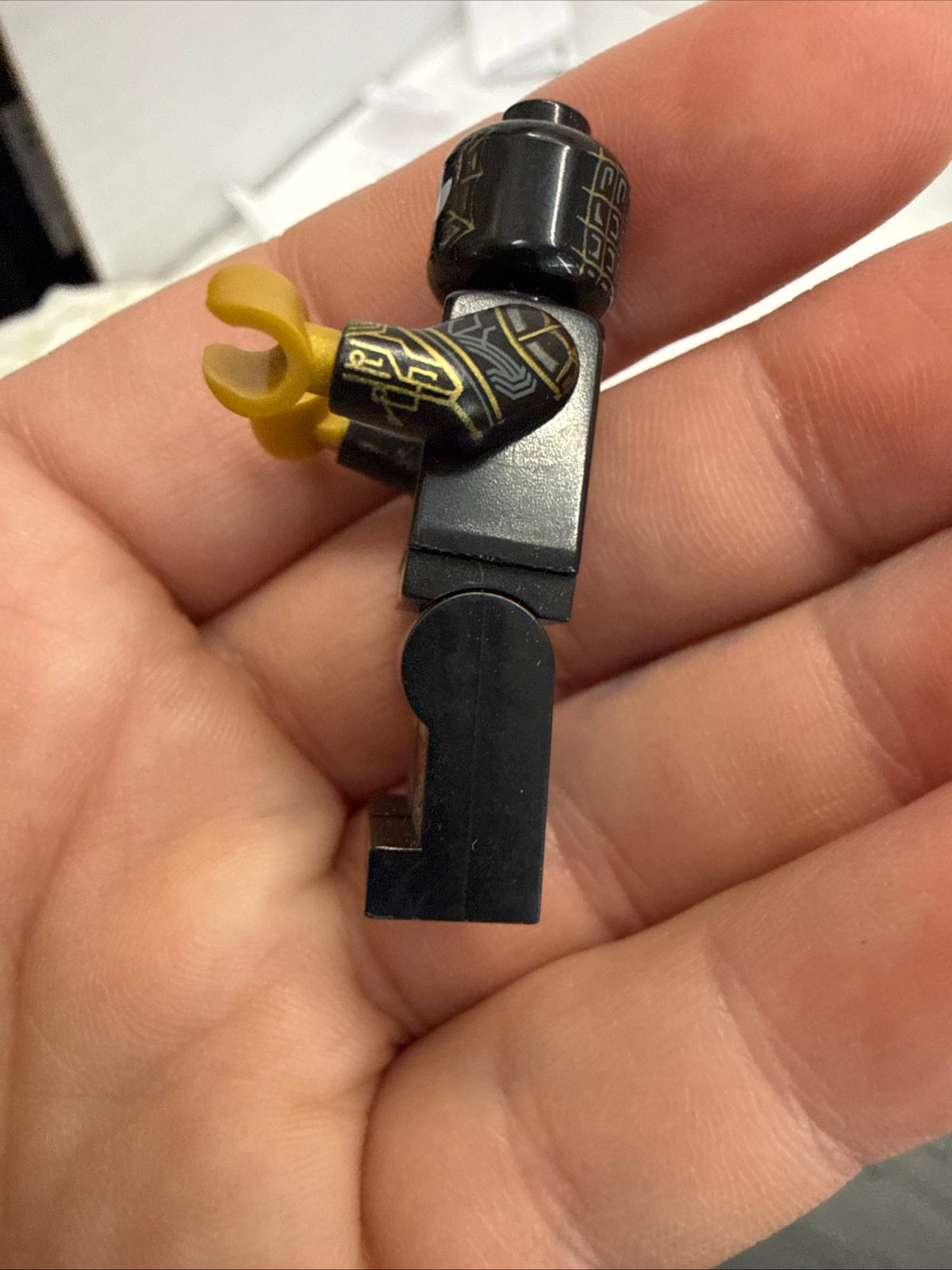LEGO® Super Heroes Spider-Man Minifigure Black & Gold Suit Marvel 76195 sh0774